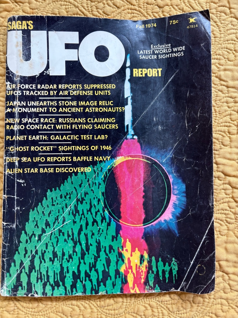 Saga UFO Report Magazine Fall 1974 Retro Cover - Black, Green, Pink
